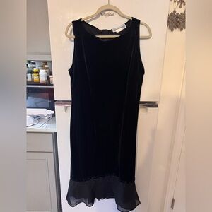 Jessica Howard Black Midi Dress velvet